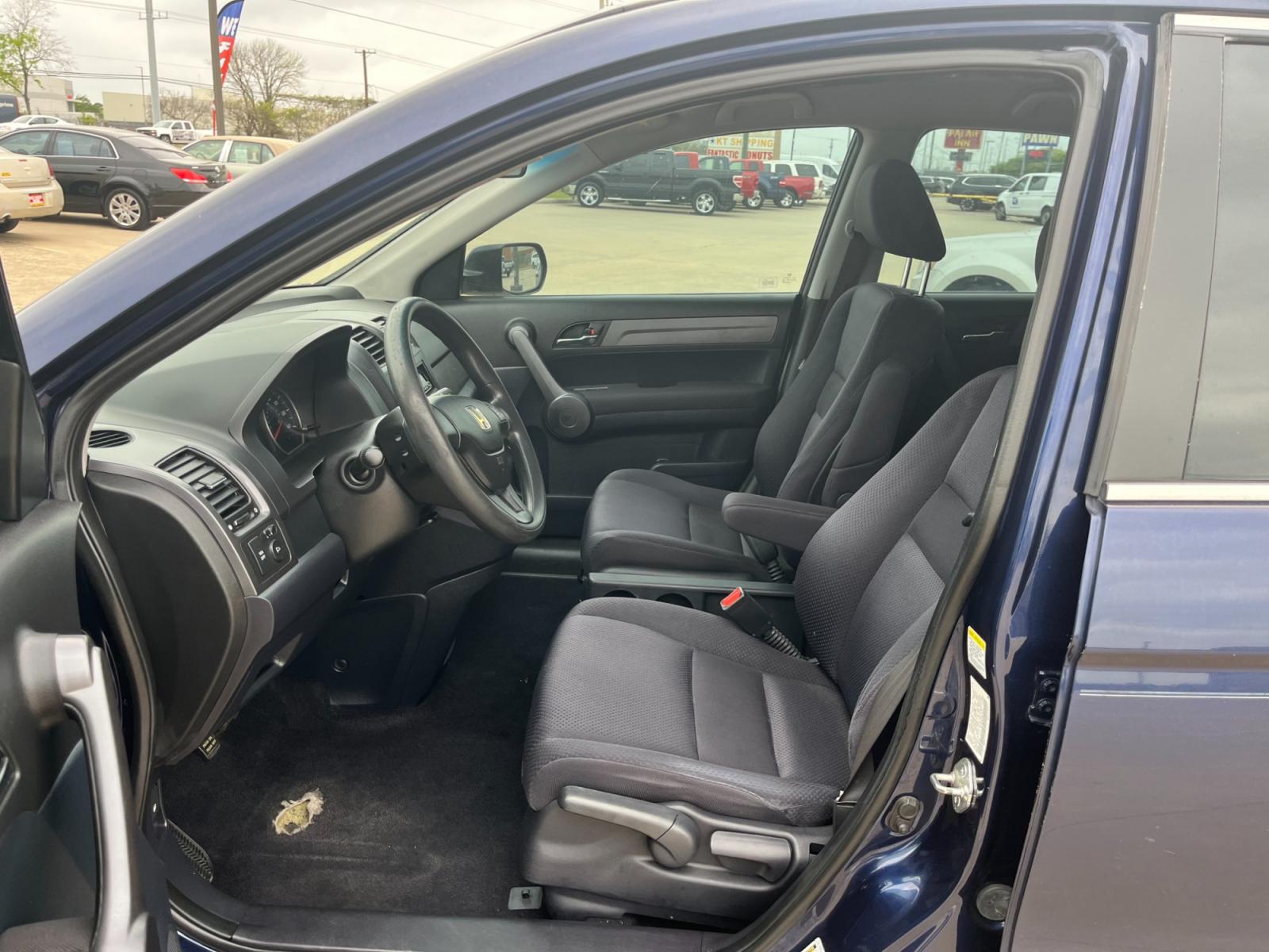 2008 blue /black Honda CR-V LX 2WD AT (3CZRE38348G) with an 2.4L L4 DOHC 16V engine, 5-Speed Automatic Overdrive transmission, located at 14700 Tomball Parkway 249, Houston, TX, 77086, (281) 444-2200, 29.928619, -95.504074 - Photo #8